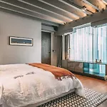Immaculate 2-Bed Loft Apartment In Central London