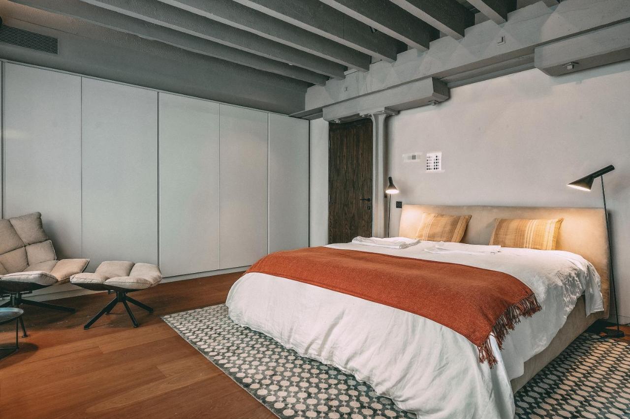 Immaculate 2-bed Loft In *